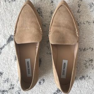 LIKE NEW Steve Madden nude flats with gold heel